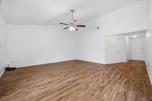 829 W Crossland Boulevard, Grand Prairie, TX 75052