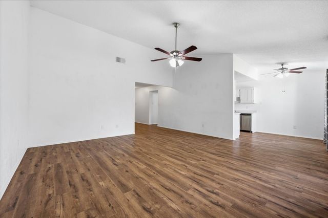 829 W Crossland Boulevard, Grand Prairie, TX 75052