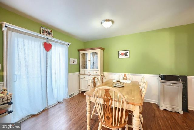 2435 WOODMONT DR, York, PA 17404