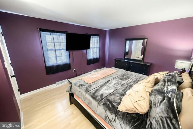 2435 WOODMONT DR, York, PA 17404