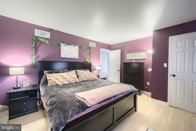 2435 WOODMONT DR, York, PA 17404