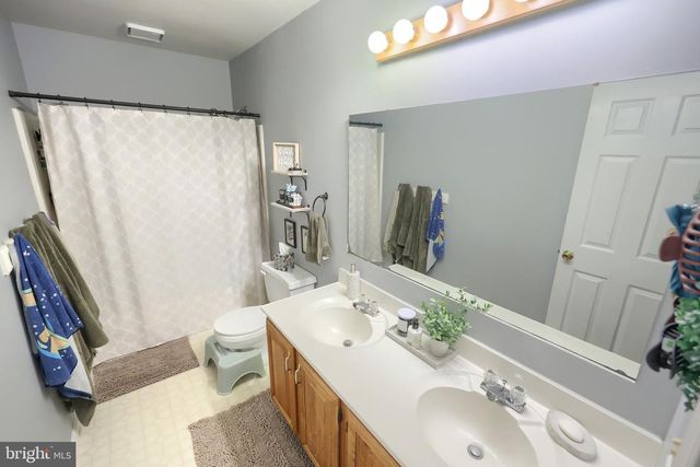 2435 WOODMONT DR, York, PA 17404