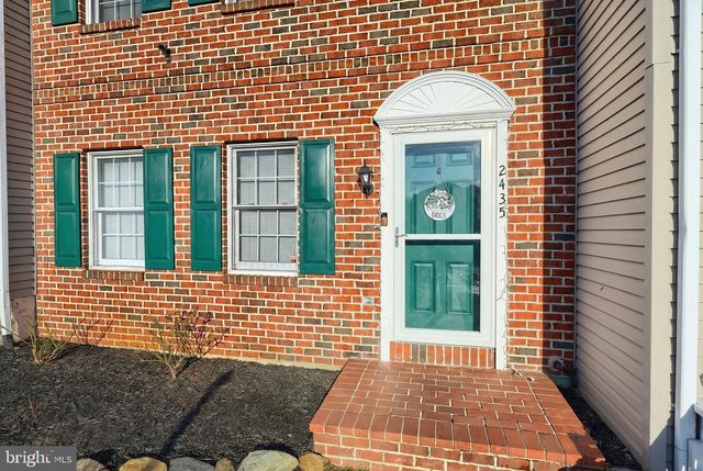 2435 WOODMONT DR, York, PA 17404