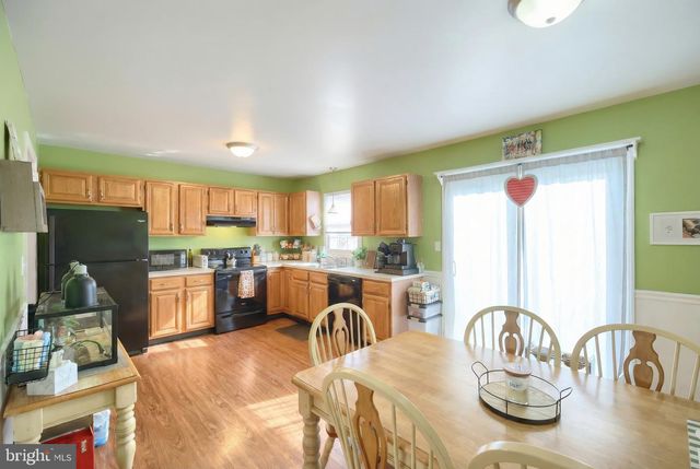 2435 WOODMONT DR, York, PA 17404