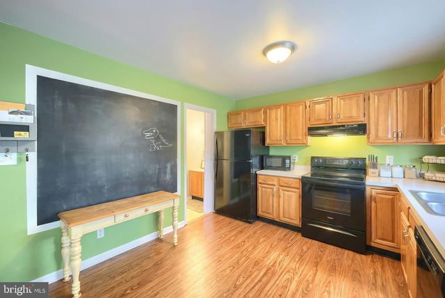 2435 WOODMONT DR, York, PA 17404