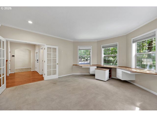 3471 LAKESIDE Dr, Eugene, OR 97401