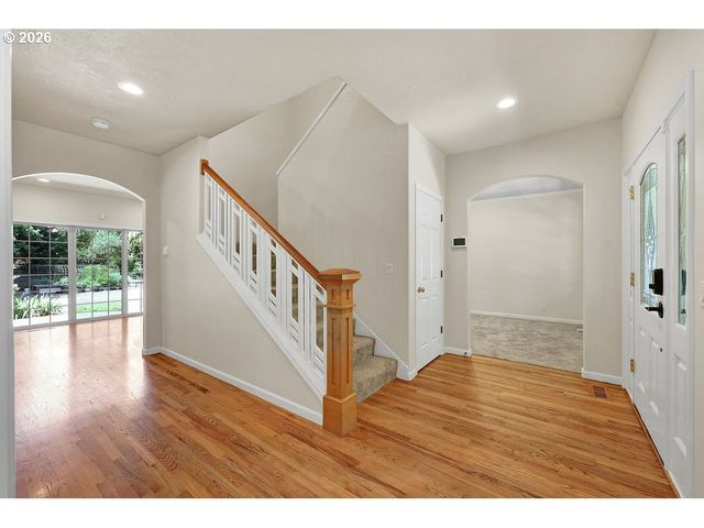 3471 LAKESIDE Dr, Eugene, OR 97401