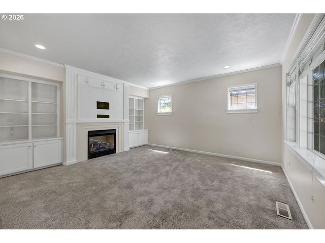 3471 LAKESIDE Dr, Eugene, OR 97401