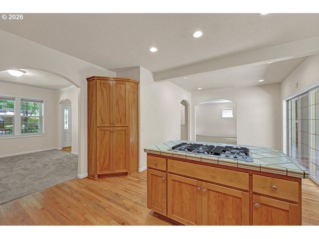 3471 LAKESIDE Dr, Eugene, OR 97401