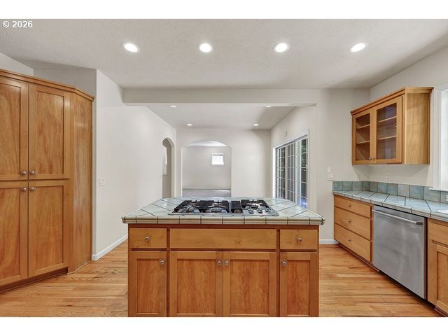 3471 LAKESIDE Dr, Eugene, OR 97401