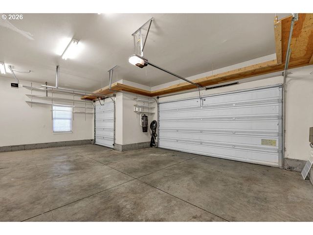 3471 LAKESIDE Dr, Eugene, OR 97401
