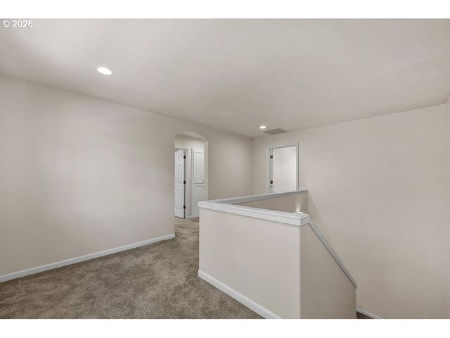 3471 LAKESIDE Dr, Eugene, OR 97401