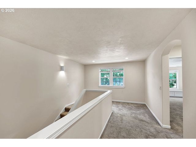 3471 LAKESIDE Dr, Eugene, OR 97401