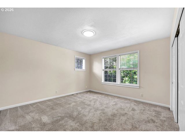 3471 LAKESIDE Dr, Eugene, OR 97401