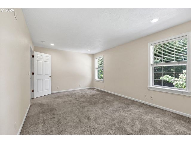 3471 LAKESIDE Dr, Eugene, OR 97401