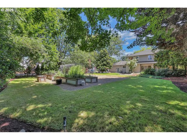 3471 LAKESIDE Dr, Eugene, OR 97401
