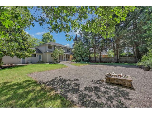 3471 LAKESIDE Dr, Eugene, OR 97401