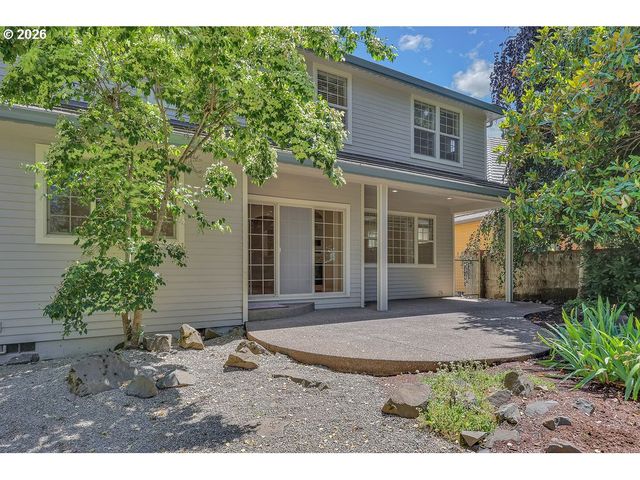 3471 LAKESIDE Dr, Eugene, OR 97401