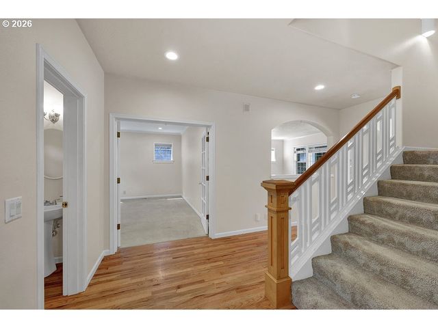3471 LAKESIDE Dr, Eugene, OR 97401