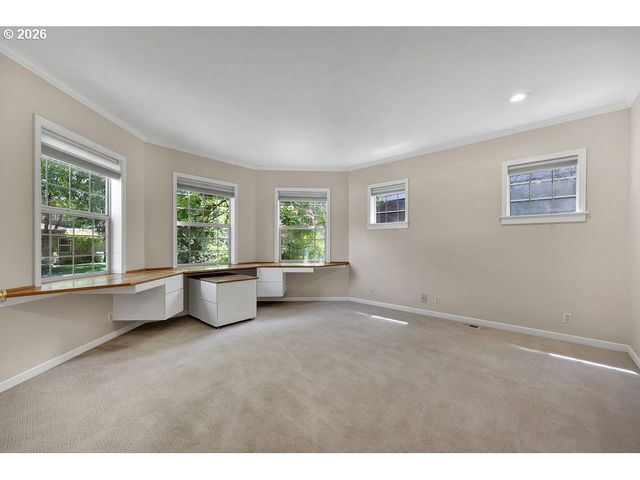 3471 LAKESIDE Dr, Eugene, OR 97401