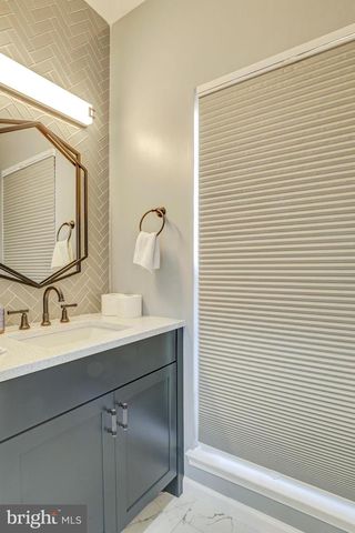 8591 SIGNAL HILL RD, Manassas, VA 20110