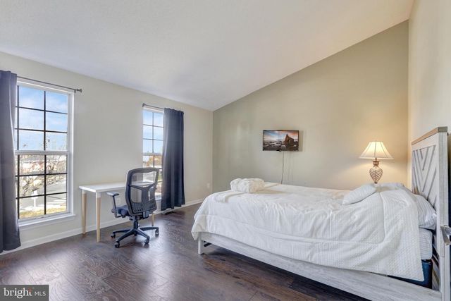 8591 SIGNAL HILL RD, Manassas, VA 20110