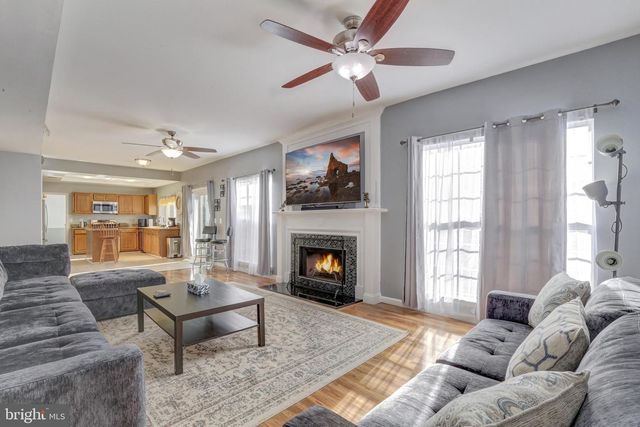 8591 SIGNAL HILL RD, Manassas, VA 20110