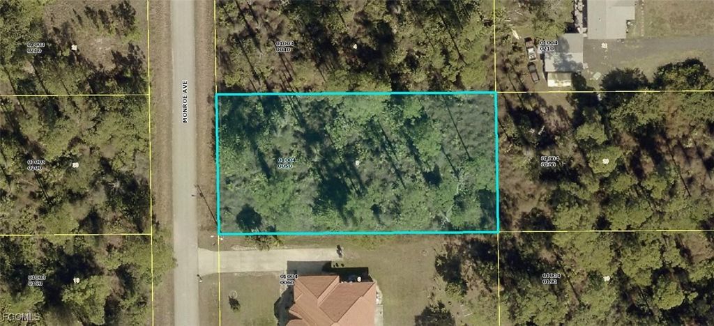814 Monroe AVE, Lehigh Acres, FL 33972