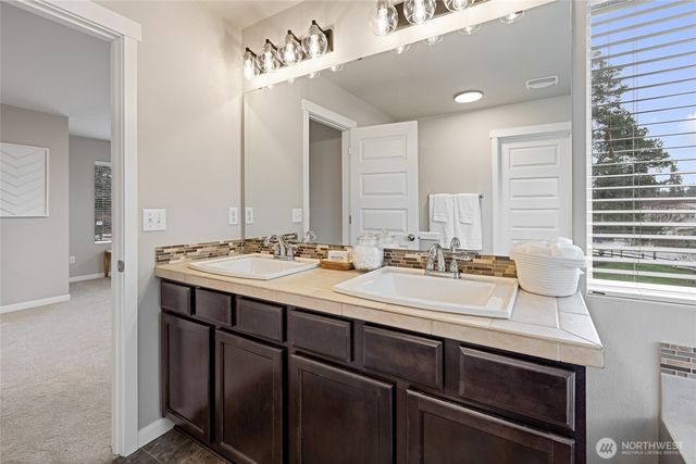 1016 207th Place SW, Lynnwood, WA 98036