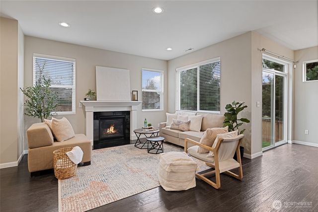 1016 207th Place SW, Lynnwood, WA 98036