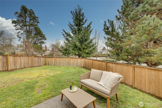 1016 207th Place SW, Lynnwood, WA 98036