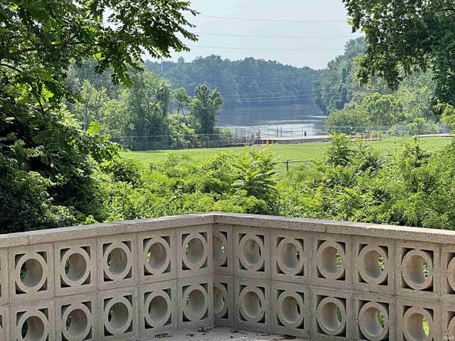 305 E Jefferson Street, Edwardsport, IN 47528