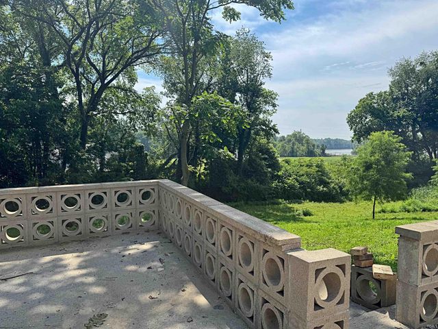 305 E Jefferson Street, Edwardsport, IN 47528