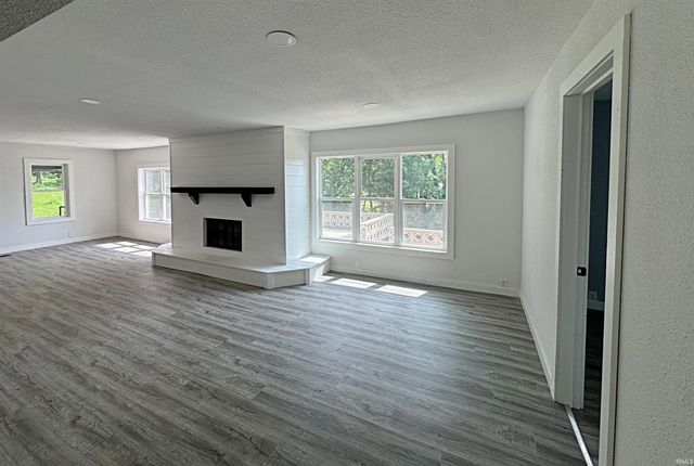 305 E Jefferson Street, Edwardsport, IN 47528