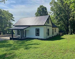 305 E Jefferson Street, Edwardsport, IN 47528