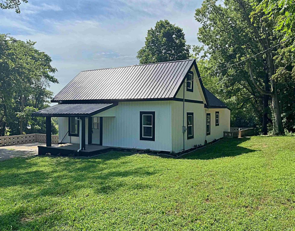 305 E Jefferson Street, Edwardsport, IN 47528