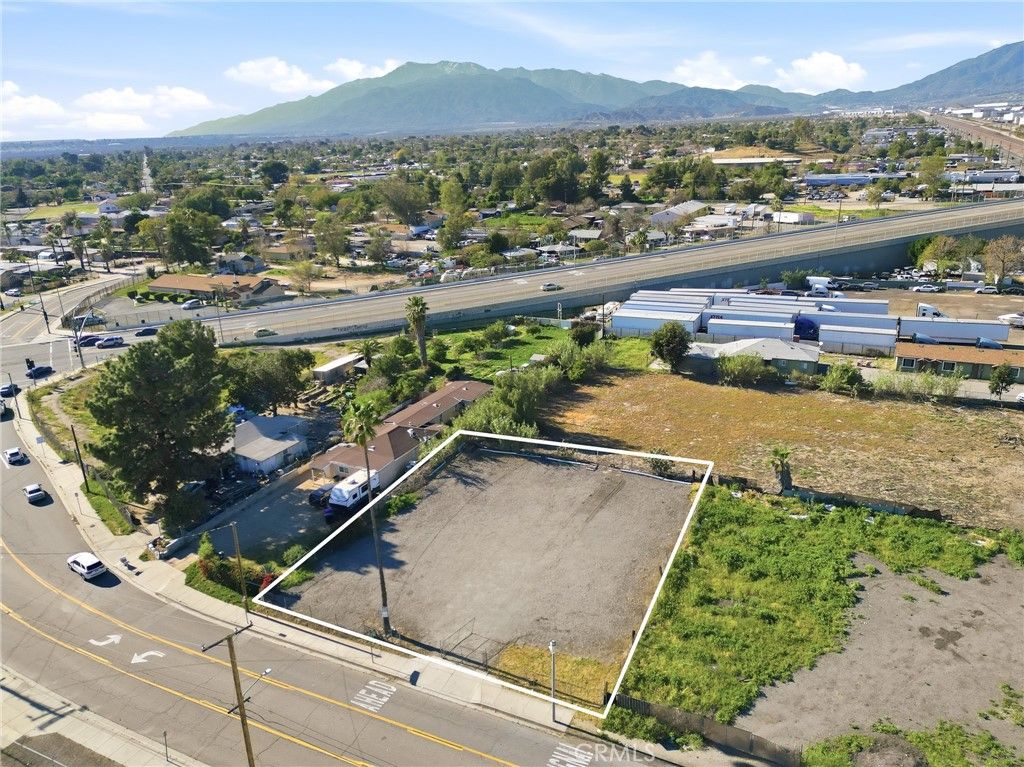 1940 Short, San Bernardino, CA 92407