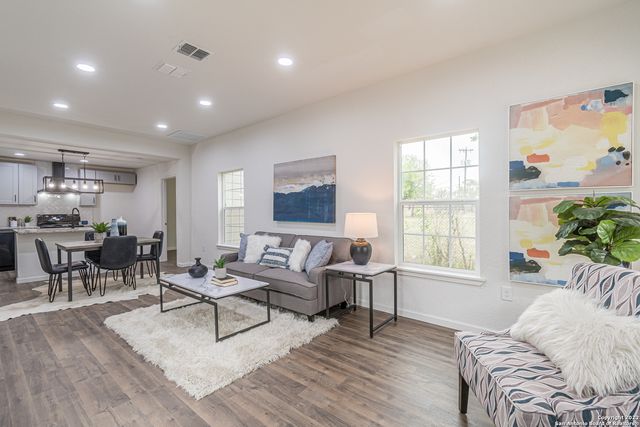 324 Bargas St, San Antonio, TX 78210