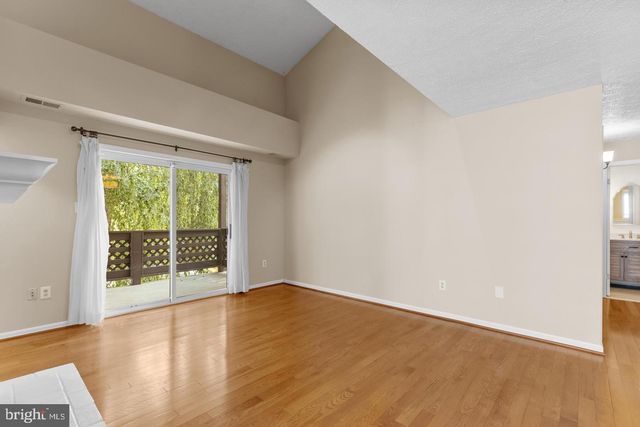 10131 OAKTON TERRACE RD, Oakton, VA 22124