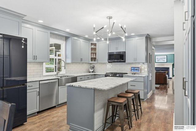 8106 Manderson Street, Omaha, NE 68134