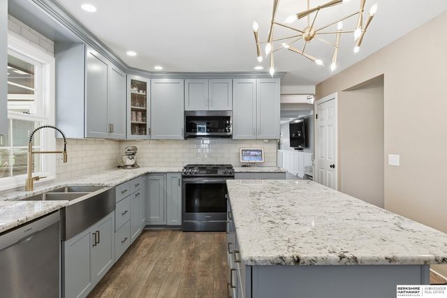 8106 Manderson Street, Omaha, NE 68134