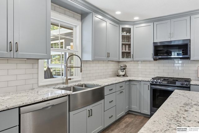 8106 Manderson Street, Omaha, NE 68134