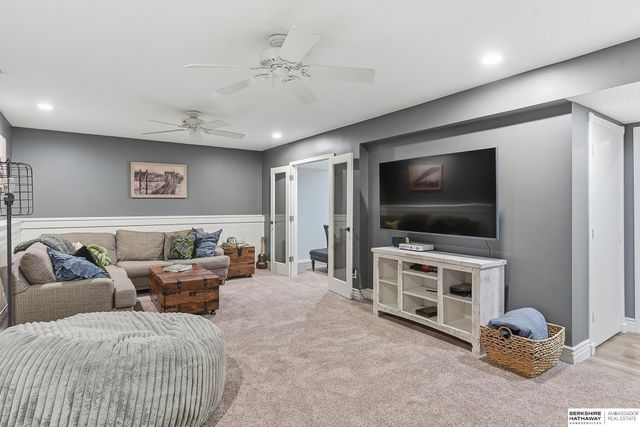 8106 Manderson Street, Omaha, NE 68134