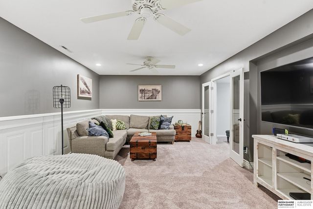 8106 Manderson Street, Omaha, NE 68134