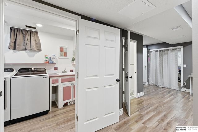 8106 Manderson Street, Omaha, NE 68134