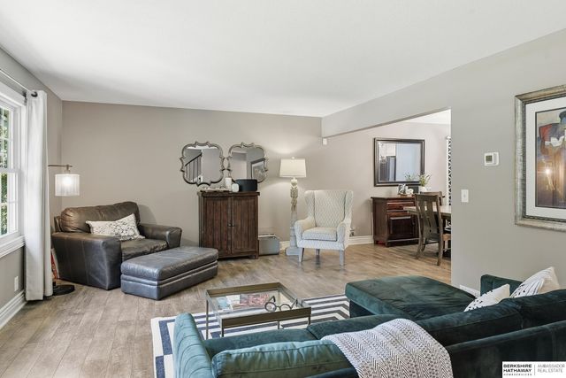 8106 Manderson Street, Omaha, NE 68134