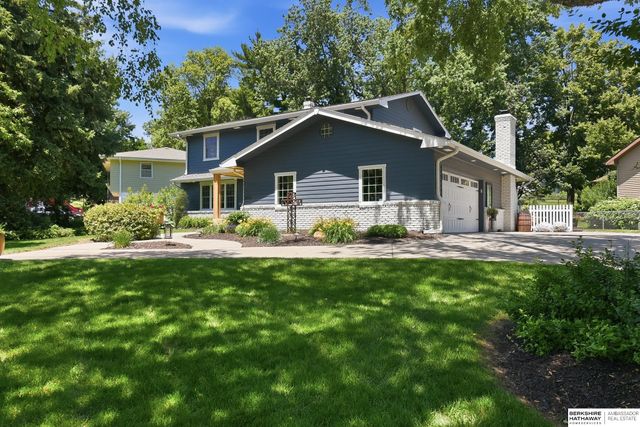 8106 Manderson Street, Omaha, NE 68134