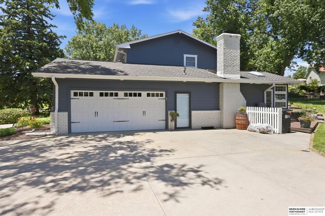 8106 Manderson Street, Omaha, NE 68134