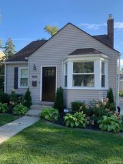1009 Larkmoor Boulevard, Berkley, MI 48072