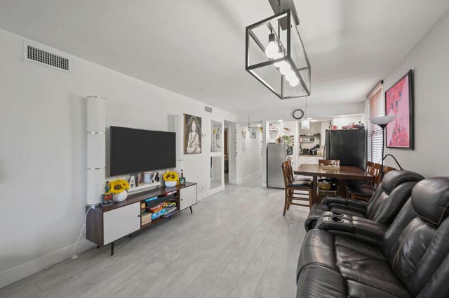 8421 Forest Hills Drive 104, Coral Springs, FL 33065